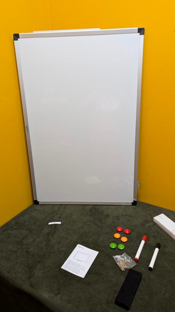 Pizarra blanca magnética con bandeja para rotuladores 60 x 90 cm - Imagen 2