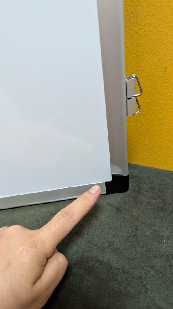 Pizarra blanca magnética con bandeja para rotuladores 60 x 90 cm - Imagen 5